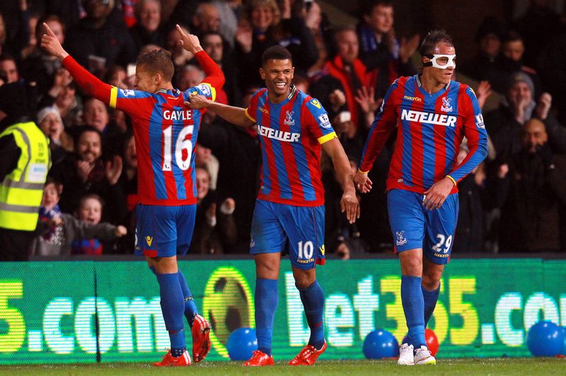 epa04619828 Crystal Palace's Fraizer Campbell (C) celebrates with his teammate Dwight Gayle (L) after scoring the 1-0 lead during the English FA Cup Fifth round soccer match between Crystal Palace and Liverpool FC at Selhurst Park in London, Britain, 14 February 2015.  EPA/SEAN DEMPSEY DataCo terms and conditions apply. http://www.epa.eu/files/Terms%20and%20Conditions/DataCo_Terms_and_Conditions.pdf